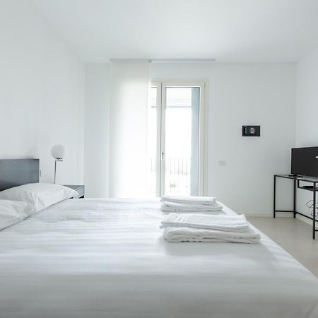 Porta Nuova Bright And Roomy Flat มิลาน ภายนอก รูปภาพ